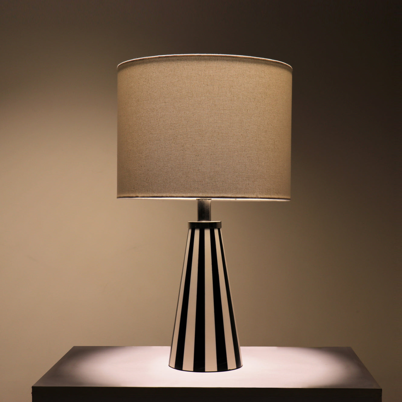 Cleo Resin Table Lamp by homeblitz.in