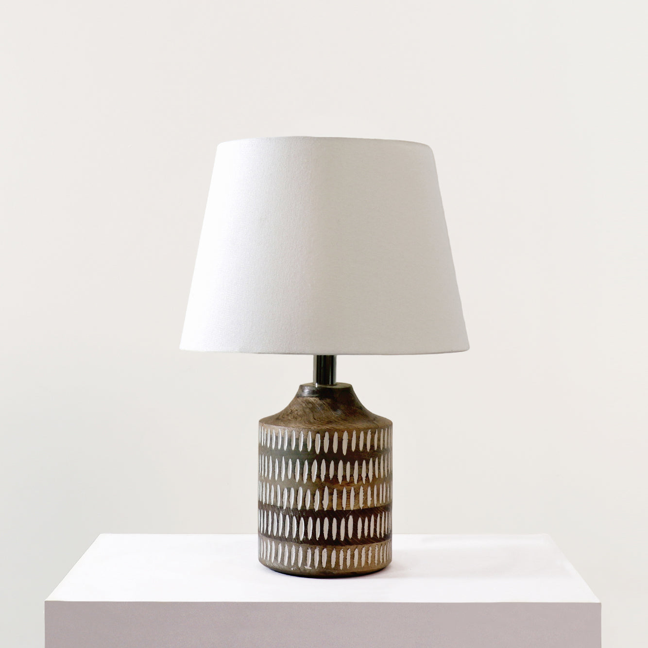 Naybu Straight Table Lamp by homeblitz.in